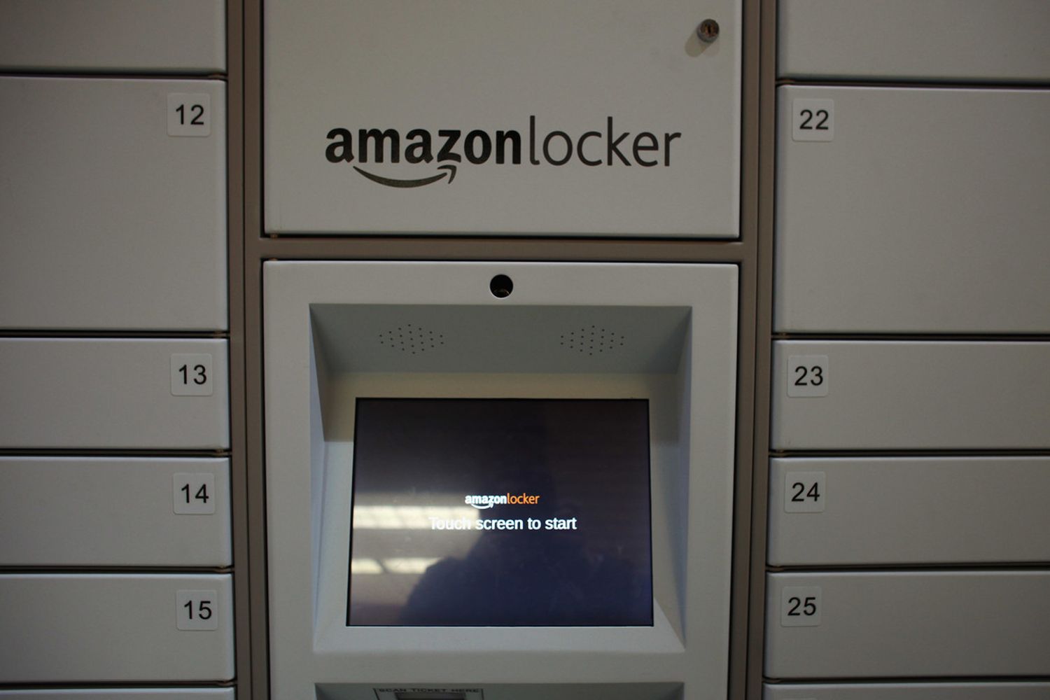 &nbsp;Amazon Locker