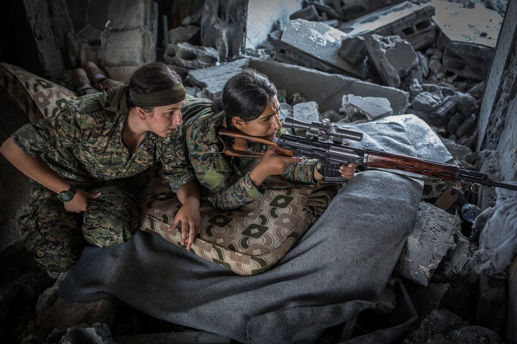 &nbsp;Miliziane curde a Raqqa
