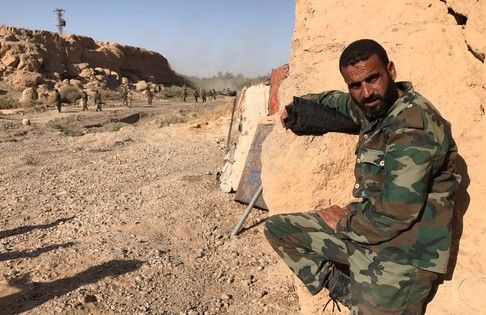&nbsp;Un soldato dell'esercito di Assad