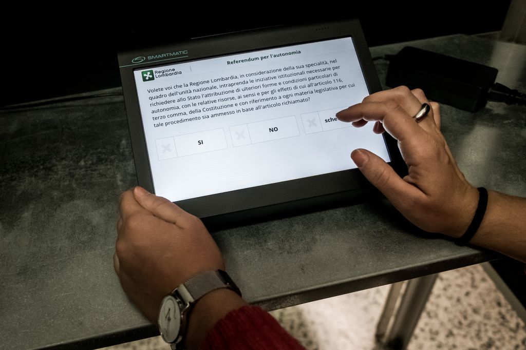 &nbsp;Referendum Lombardia Veneto, voto, tablet