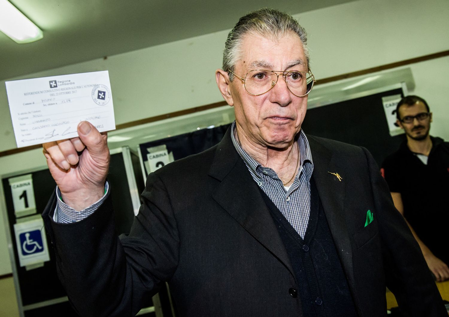 &nbsp;Umberto Bossi al voto per il referendum sull'autonomia della Lombardia