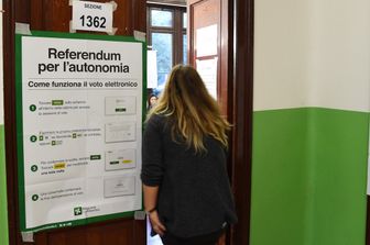 Referendum: dati parziali, S&igrave; al 98,5% &nbsp;in Veneto e al 95% in Lombardia