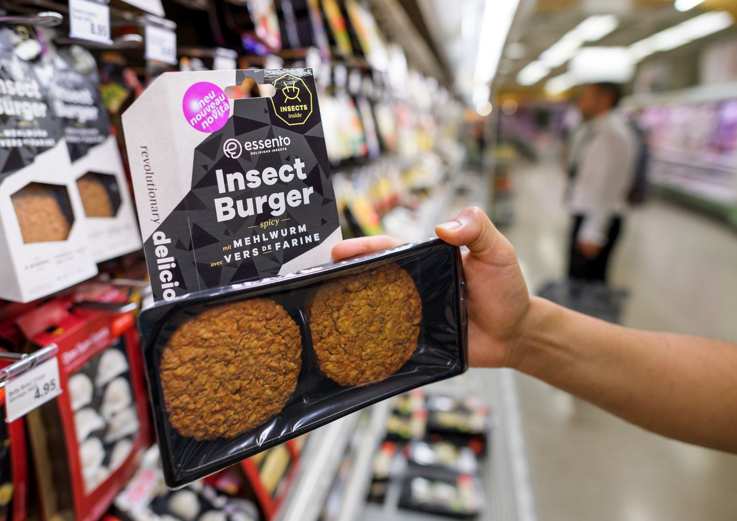 &nbsp;Hamburger di insetti in vendita in un supermercato in Svizzera