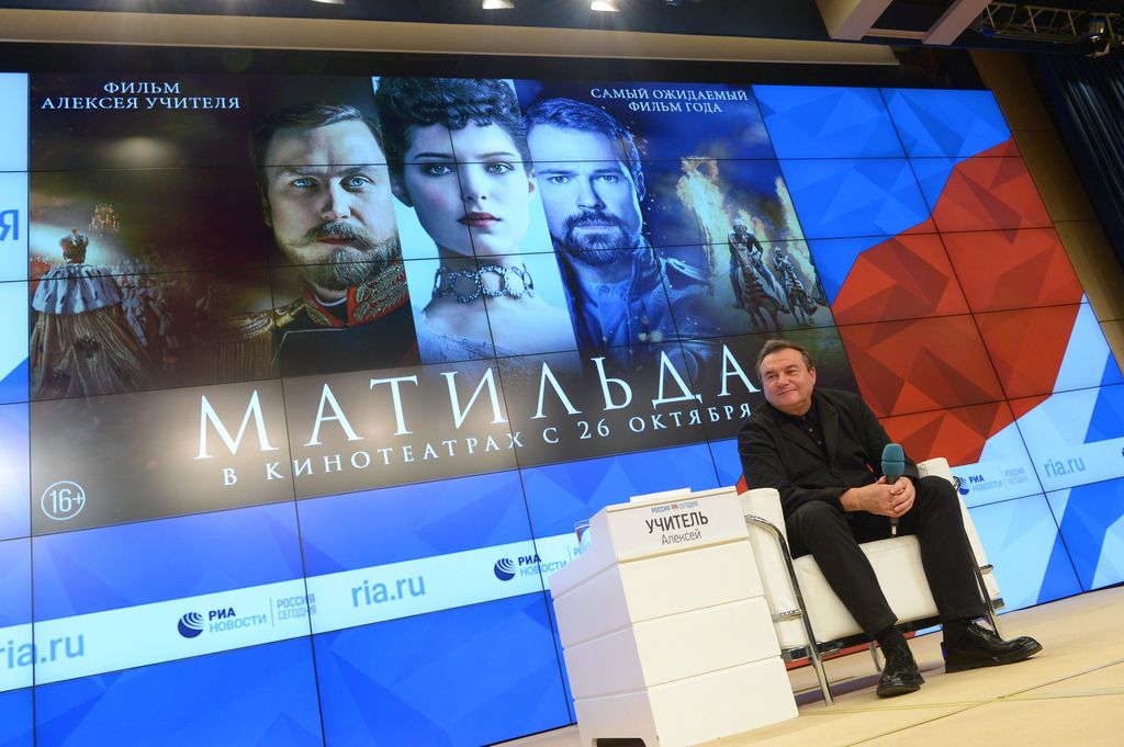 &nbsp;Il regista di Matilda durante una conferenza stampa