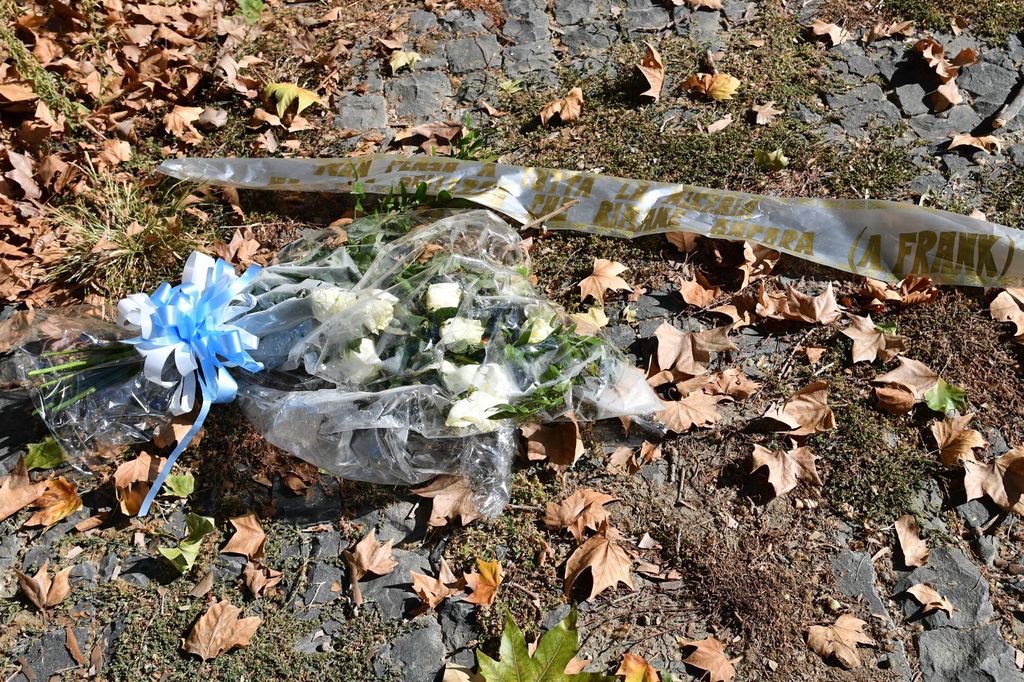 &nbsp;La corona di fiori deposta da Claudio Lotito di fronte alla Sinagoga e buttata nel Tevere