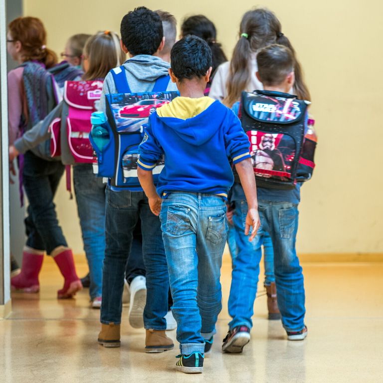 &nbsp;Bambini all'uscita da scuola