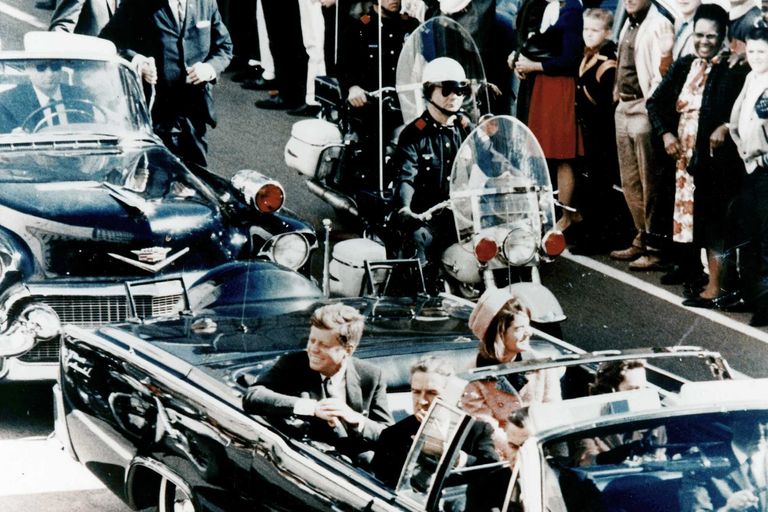 &nbsp;John Fitzgerald Kennedy pochi istanti prima di essere ucciso a Dallas