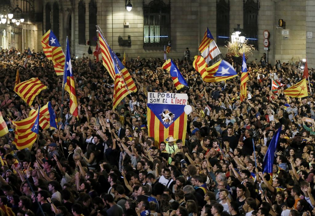 Festeggiamenti per la dichiarazione di indipendenza a Barcellona