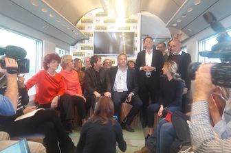 &nbsp;Matteo Renzi e alcuni ministri. Si riconoscono: Valeria Fedeli, Roberta Pinotti, Maria Elena Boschi, Dario Franceschini, Matteo Richetti, Marco Minniti e Marianna Madia