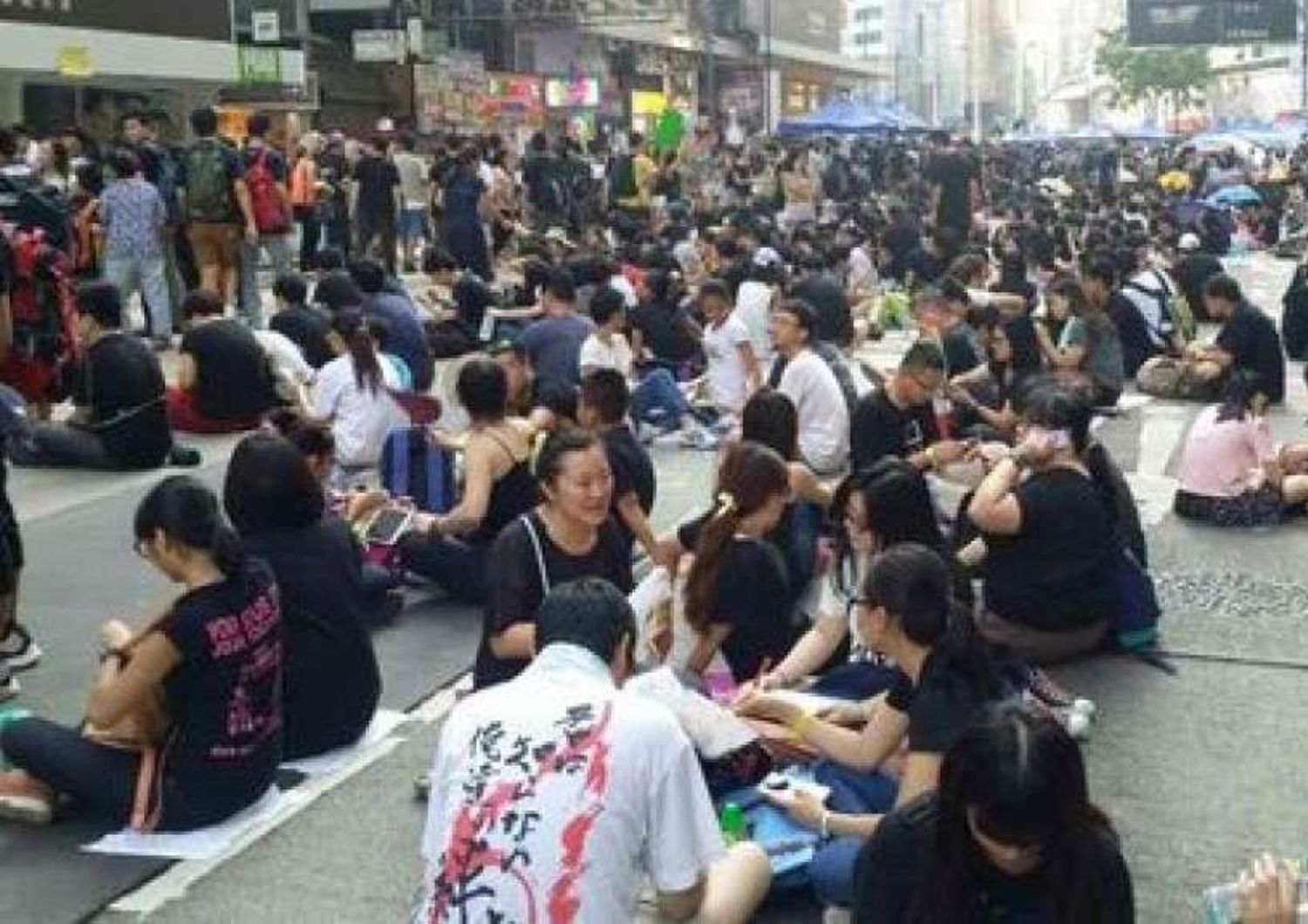 Hong Kong: ultimatum degli studenti, via il governo o occuperemo edifici pubblici