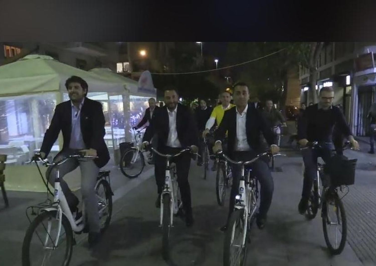 La pedalata per le vie dei Palermo che chiude la campagna dei Cinque Stelle