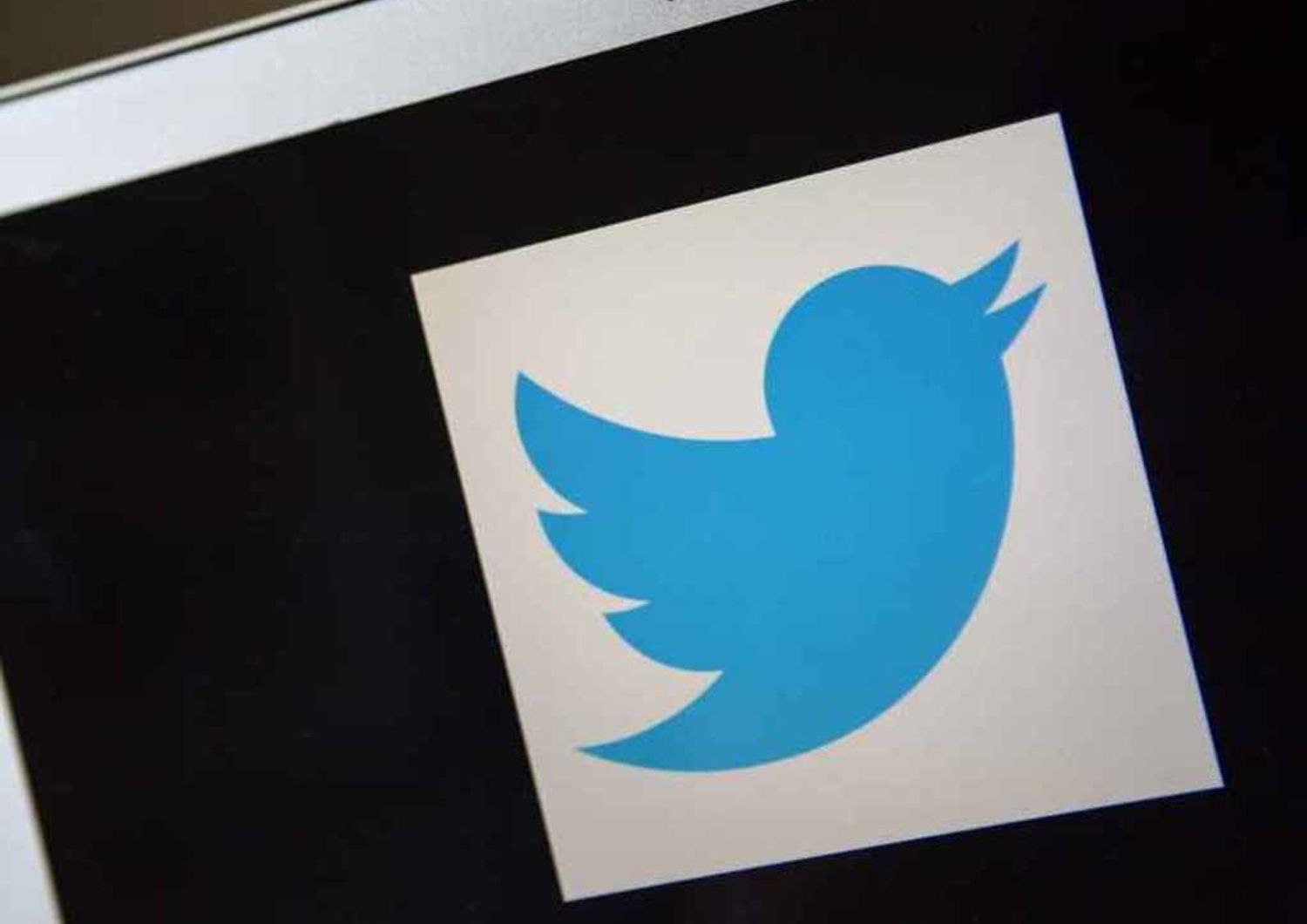 Twitter 'cancella' l'Isis, rimossi 2.000 account jihadisti in 7 giorni