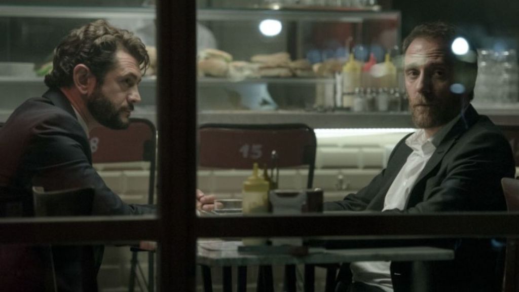 Vinicio Marchioni con Valerio Mastandrea (candidato come miglior attore protagonista) in una scena di 'The Place'