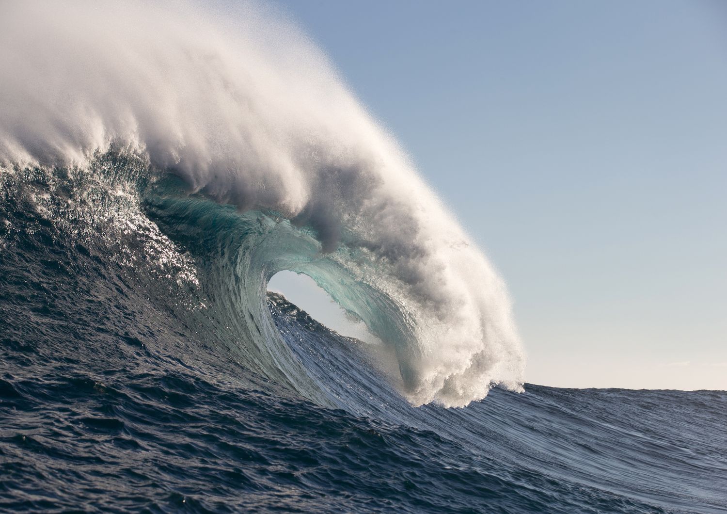 &nbsp;Una gigantesca onda al largo di Maui