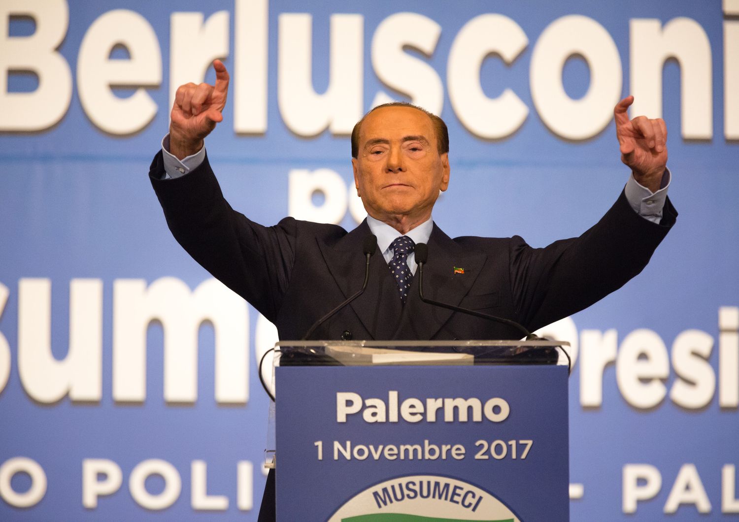 &nbsp;Silvio Berlusconi durante un comizio in Sicilia