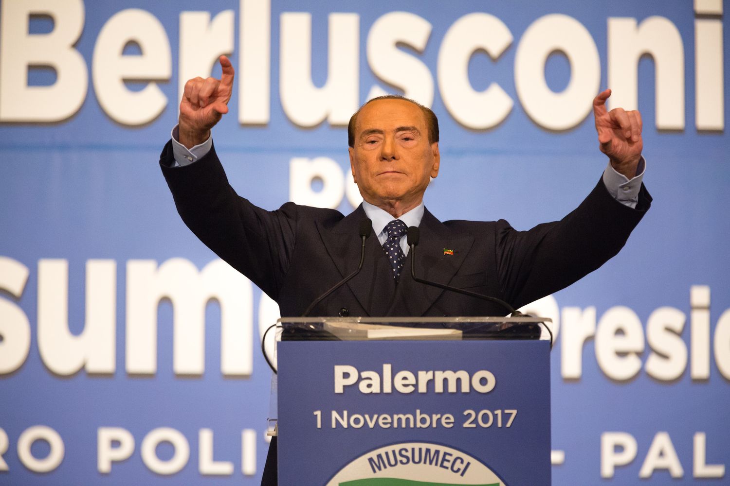 &nbsp;Silvio Berlusconi durante un comizio in Sicilia