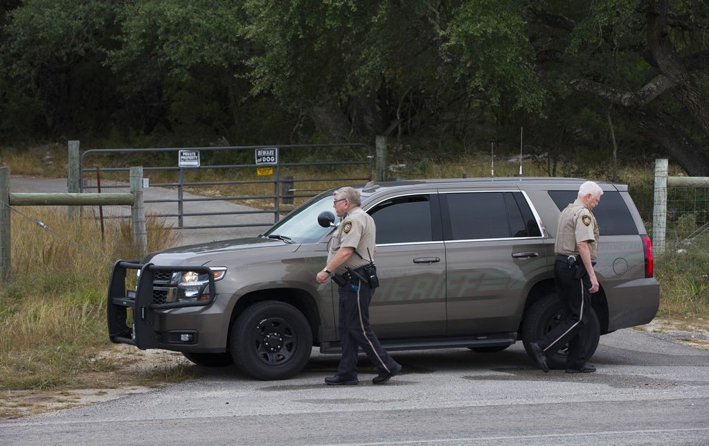 &nbsp;La polizia del Texas di fronte alla casa di Davin Kelley, autore della strage in una chiesa battista&nbsp;