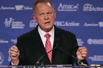 Usa: candidato&nbsp;Gop&nbsp;al Senato accusato di abusi su&nbsp;14enne