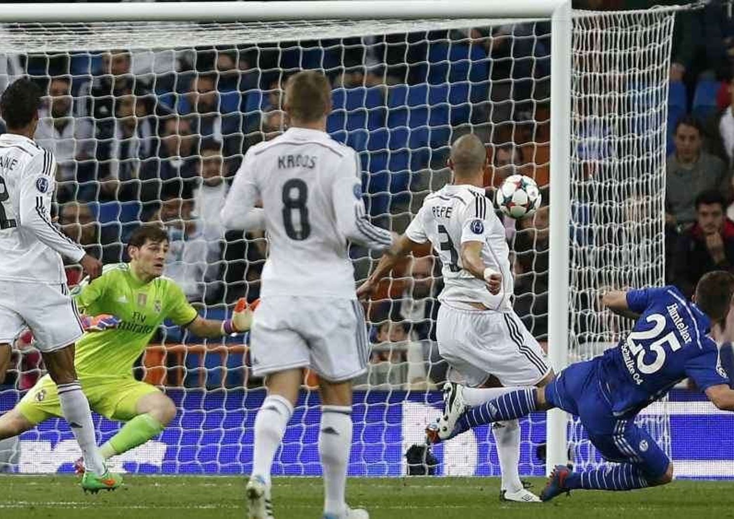 Champions: Real Madrid perde in casa, il Porto travolge Basilea