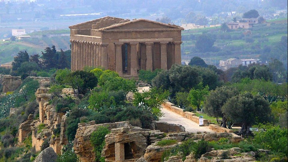 Valle dei Templi (Agrigento) - &quot;Un tuffo nella Storia, un viaggio nel passato e nella magnificenza di tali costruzioni. Poter osservare questi luoghi, in tutta tranquillit&agrave; e pace, &egrave; un&rsquo;esperienza da fare nella vita. Il fatto che non vi fosse calca come in estate, e che le temperature fossero gradevoli, mi ha permesso di vivere questa esperienza in maniera ottima&quot;. I visitatori aumentano del 39%&nbsp;