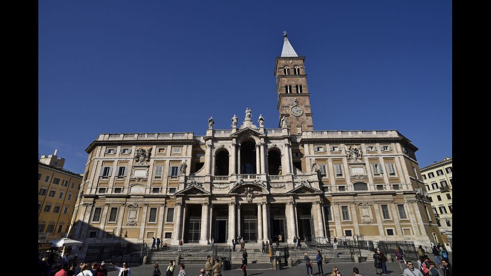 L&rsquo;autunno &egrave; il periodo ideale visitare musei e attrazioni. Ma quali scegliere? Dalla basilica di Santa Maria Maggiore di Roma al Museo Egizio di Torino, ecco le 10 mete italiane pi&ugrave; calde, secondo gli utenti di Trip Advisor. Perch&eacute;, spiega Valentina Quattro, portavoce di TripAdvisor per l&rsquo;Italia. &quot;Che siate alla ricerca di qualcosa da fare vicino alla vostra citt&agrave; o che siate a caccia d&rsquo;ispirazione per una gita fuori porta l&rsquo;Attractions Trend Index di TripAdvisor pu&ograve; aiutarvi a scoprire le attrazioni che stanno riscuotendo pi&ugrave; interesse da parte dei viaggiatori internazionali&quot;.Santa Maria Maggiore (Roma) &ndash; Secondo Trip Advisor, la crescita del traffico anno su anno &egrave; del 50%. I punti di forza? &quot;Le scalinate sia anteriori che posteriori sono delimitate da cancellate poich&eacute; la basilica gode del privilegio del diritto di extraterritorialit&agrave;. L&rsquo;interno &egrave; decisamente grande, riccamente decorato, con soffitto dorato a cassettoni. Notevole il baldacchino in porfido rosso e bronzo&quot;.&nbsp;
