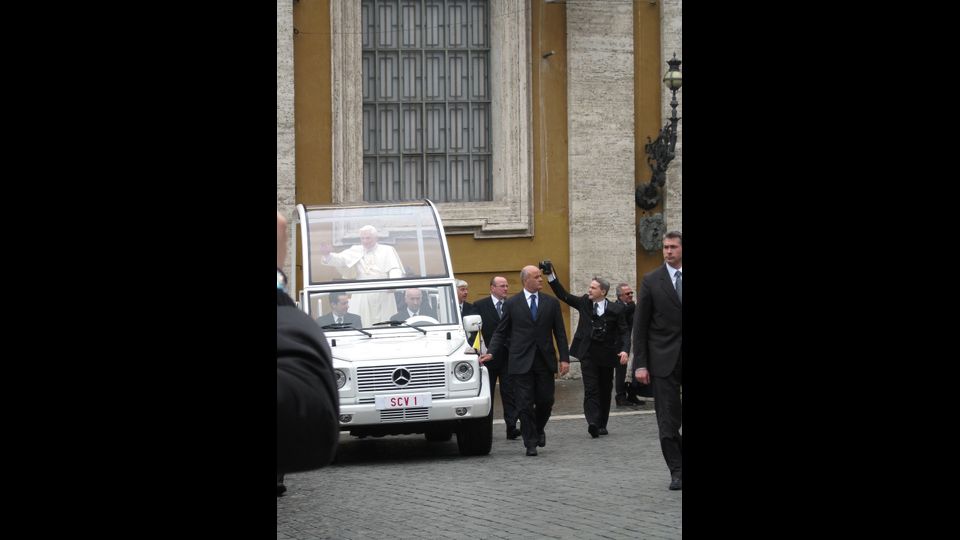La&nbsp;Mercedes-Benz G 500&nbsp;(qui con copertura), in servizio dal&nbsp;2007&nbsp;