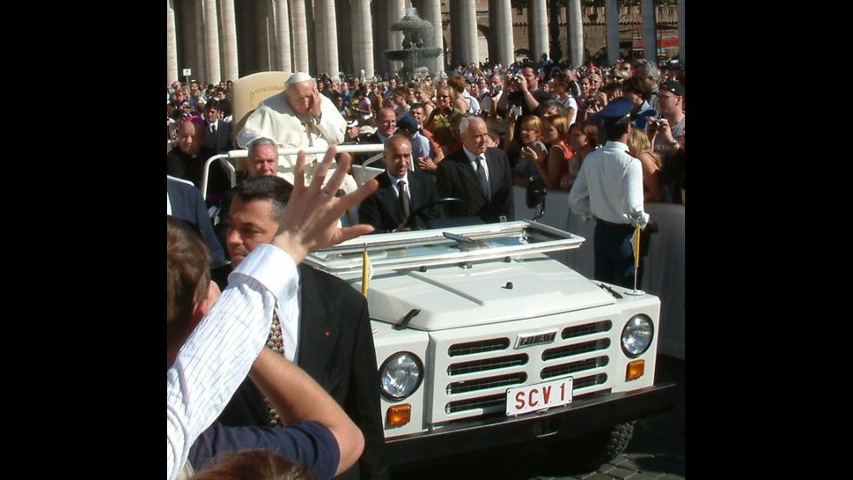 Giovanni Paolo II a bordo della Campagnola il 28 settembre&nbsp;2004&nbsp;