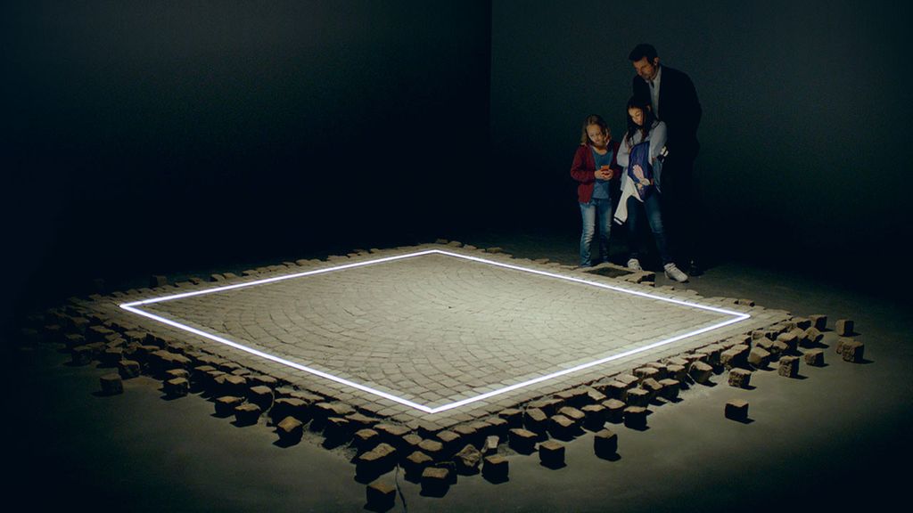 &nbsp;The square&nbsp;