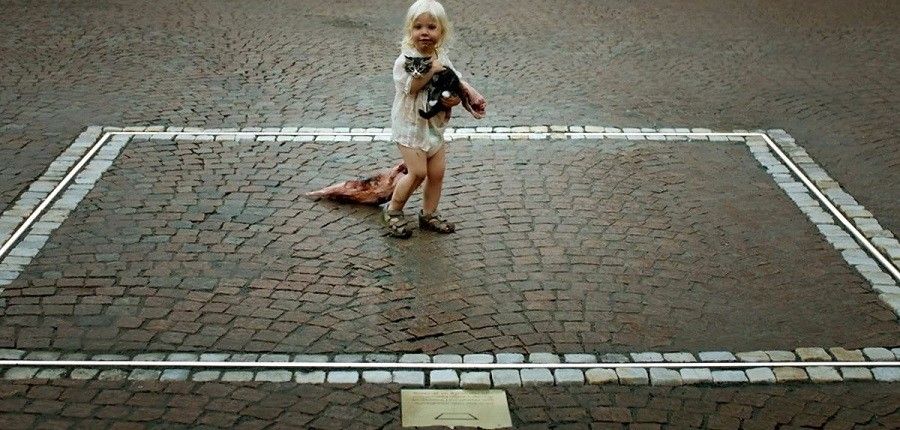 &nbsp;The square&nbsp;