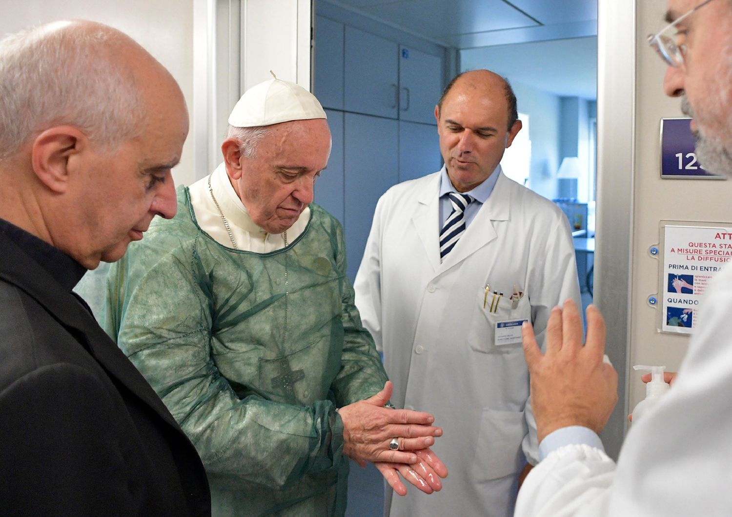 &nbsp;Papa Francesco durante una visita alla Fondazione Santa Lucia di Roma