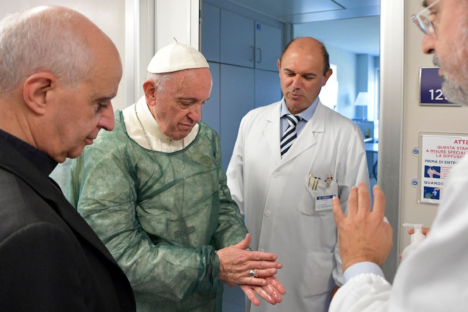 &nbsp;Papa Francesco durante una visita alla Fondazione Santa Lucia di Roma