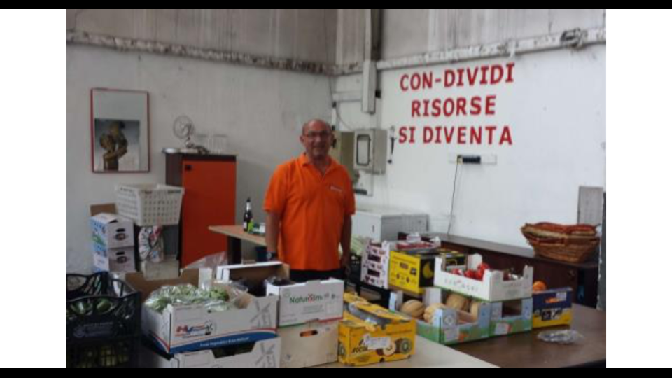 Don Paolo Felice Giovanni Steffano, 52 anni, (Baranzate -MI) Ufficiale dell&rsquo;Ordine al Merito della Repubblica Italiana: &ldquo;Per il suo contributo a favore di una politica di pacifica convivenza e piena integrazione degli stranieri immigrati nell&rsquo;hinterland milanese&rdquo;.&Egrave; Parroco di Sant&rsquo;Arialdo, nel quartiere Gorizia, popolato da 72 etnie diverse e con una incidenza di stranieri pari al 40%. All&rsquo;asilo l&rsquo;85% dei bambini non sono di cittadinanza italiana. La Parrocchia accoglie cattolici, ortodossi, islamici. &Egrave; una grande chiesa con oratorio (frequentato anche dalle mamme islamiche con i bambini e dai bambini rom), palestra, il giardino delle Parabole con le piante della Bibbia, l&rsquo;orto, il centro Caritas, il laboratorio di cucito. Opera di Don Paolo sono anche l&rsquo;Associazione culturale La Rotonda, la Scuola di italiano per stranieri, l&rsquo;accoglienza dei parenti dei malati del vicino ospedale Sacco. In un vecchio capannone industriale ha poi organizzato uno spaccio con le verdure fresche che avanzano dai banchi delle vicine societ&agrave; della grande distribuzione. Con tutto ci&ograve; a Sant&rsquo;Arialdo danno da mangiare ogni settimana a 40 famiglie, oltre alla distribuzione di Caritas. &nbsp;