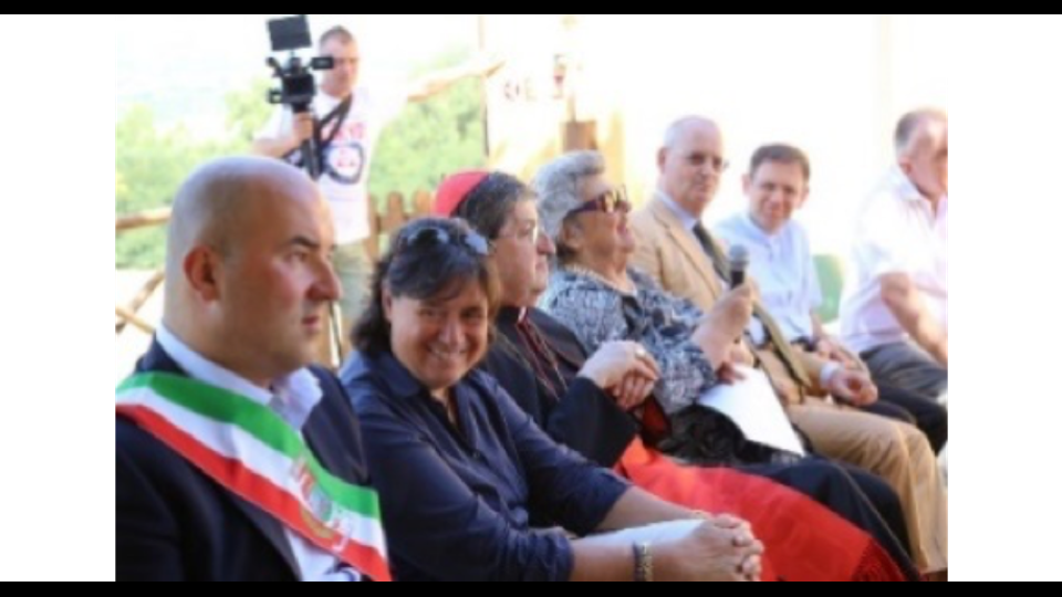 Maria Antonietta Salvucci,  82 anni, (Reggello - FI) Commendatore dell&rsquo;Ordine al Merito della Repubblica Italiana: &ldquo;Per l&rsquo;eccezionale generosit&agrave; testimoniata dalla donazione del proprio podere allo scopo di realizzarne una struttura dedicata ai ragazzi con disabilit&agrave; intellettiva grave.&rdquo;Pensionata, ex insegnante di lettere &egrave; Rappresentante legale della Associazione &ldquo;Ilda e Lodovico Salvucci onlus&rdquo;. Proprietaria di un podere sulle colline di Valdarno, a Reggello, ha deciso di donare la sua villa alla Fondazione Opera Diocesana Firenze Onlus che ne ha fatto una fattoria per quindici ragazzi con disabilit&agrave; intellettiva grave, la Oda Farm Community. Seguiti 24 ore su 24 dagli operatori sanitari e dagli educatori della Fondazione, i ragazzi imparano a vivere in autonomia e seguono laboratori di apprendimento, di giardinaggio, di coltivazione. Imparano i lavori agricoli e dell&rsquo;allevamento. &nbsp;