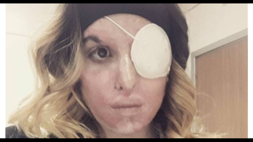 Gessica Notaro, 28 anni (Rimini) Cavaliere dell&rsquo;Ordine al Merito della Repubblica Italiana: &ldquo;Per il coraggio e la determinazione con cui offre la propria testimonianza di vittima e il suo impegno nell&rsquo;ambito della sensibilizzazione sul tema del contrasto alle violenze di genere&rdquo;.&Egrave; stata aggredita con l&rsquo;acido dall&rsquo;ex compagno nel gennaio 2017. Ha subito diversi interventi chirurgici all'occhio sinistro e al viso. Ha ripreso a lavorare al Delfinario di Rimini con i leoni marini e ha mostrato il suo viso davanti alle telecamere per testimoniare la violenza subita. In quanto &ldquo;ex concorrente&rdquo; (nel 2007), in occasione di Miss Italia 2017 &egrave; stata l&rsquo;ambasciatrice contro il femminicidio prestando la sua voce per una testimonianza trasmessa nelle piazze e localit&agrave; italiane coinvolte nelle selezioni regionali. &Egrave; stata anche testimonial contro la violenza sulle donne, su Facebook, per il progetto benefico di Trussardi Lovyfighters di donazione a favore di Doppia Difesa. &nbsp;