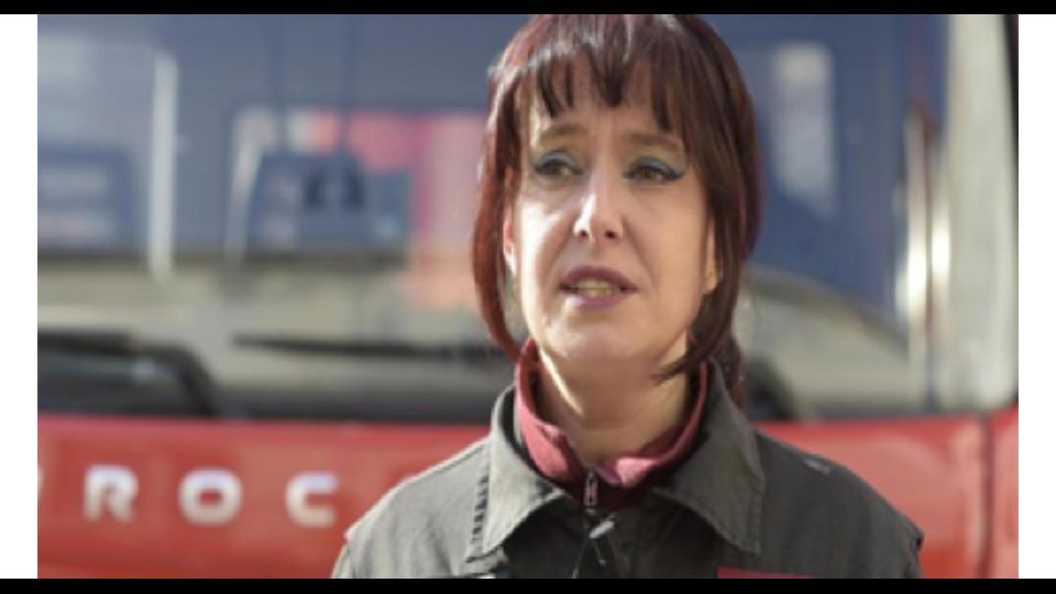 Teresa Di Francesco, 43 anni (Caserta), Cavaliere dell&rsquo;Ordine al Merito della Repubblica Italiana: &rdquo;Per la professionalit&agrave; e l&rsquo;umanit&agrave; con cui, nell&rsquo;ambito del team Usar dei Vigili del Fuoco, ha prestato il suo servizio nelle complesse attivit&agrave; di soccorso a Rigopiano e Casamicciola&rdquo;.&Egrave; l'unica donna nei team U.s.a.r. (Urban Search and Rescue) dei Vigili del Fuoco, la squadra specializzata nei salvataggi nelle macerie. Ha partecipato, con il team Lazio, alle attivit&agrave; di soccorso a Rigopiano e a Casamicciola dove per tutta la notte ha parlato con Ciro e Mattias, due dei tre fratellini intrappolati sotto le macerie della propria abitazione, tranquillizzandoli, non facendoli sentire soli, incitandoli. &nbsp;