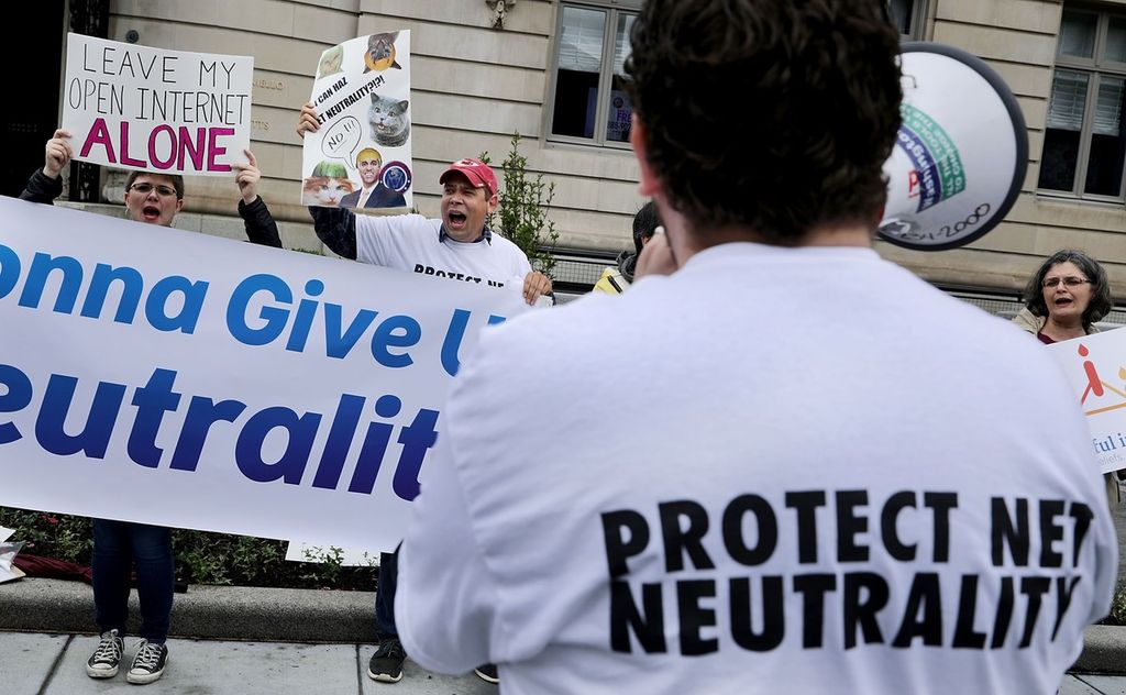 Una manifestazione per la net neutrality