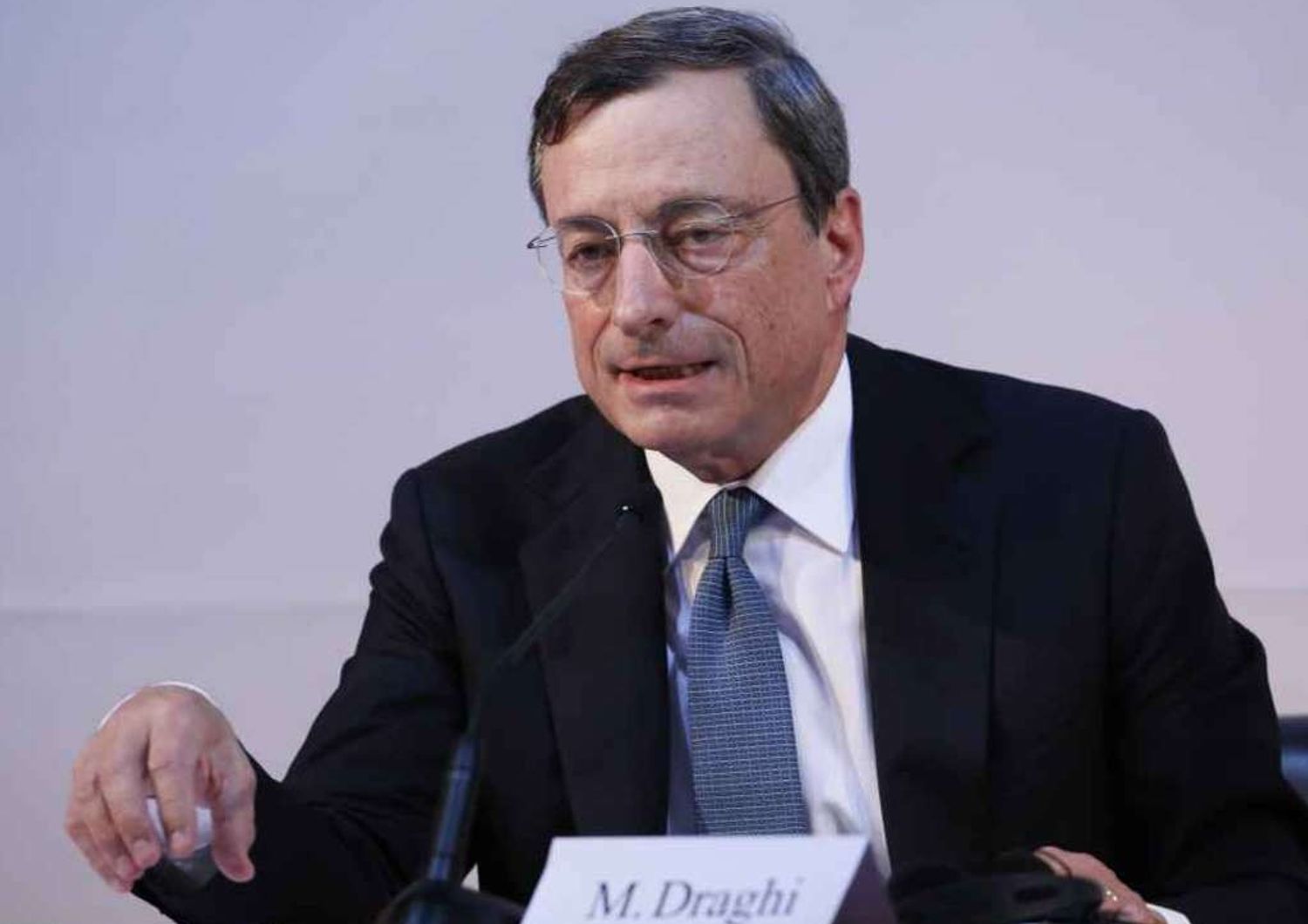 Draghi, guerra alle deflazione: "pronti a nuovi interventi", le borse volano