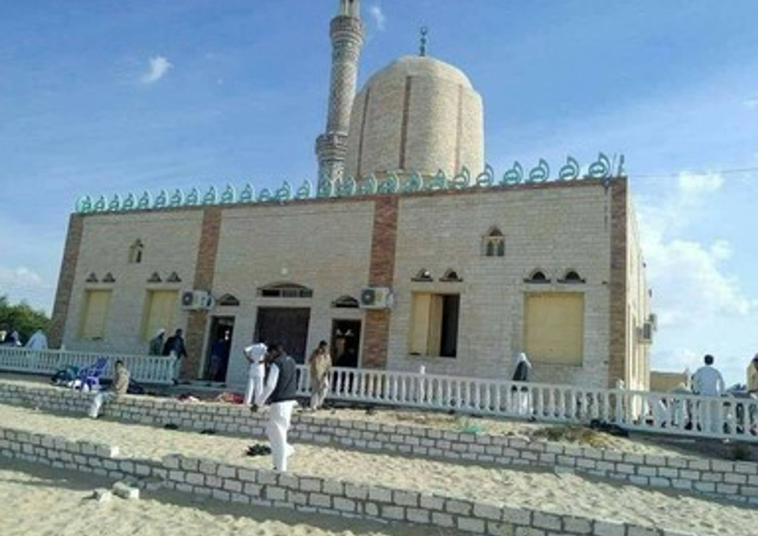 Strage in una moschea sufi in Egitto, almeno 235 morti
