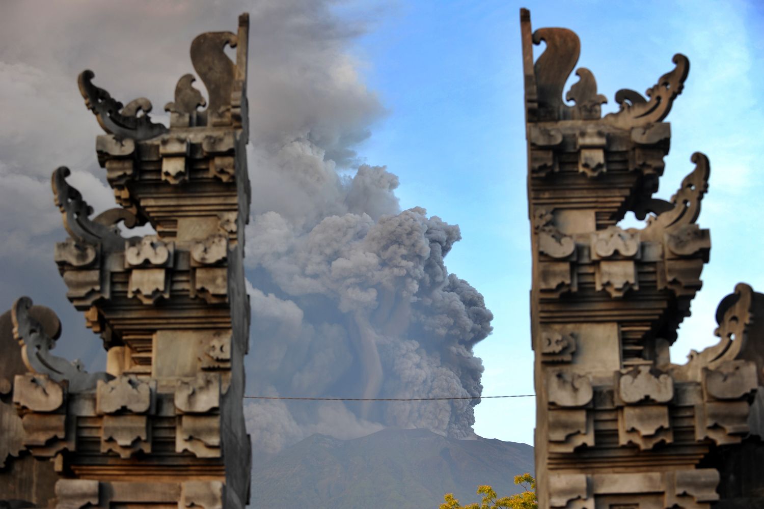 &nbsp;Il vulcano Agung in eruzione