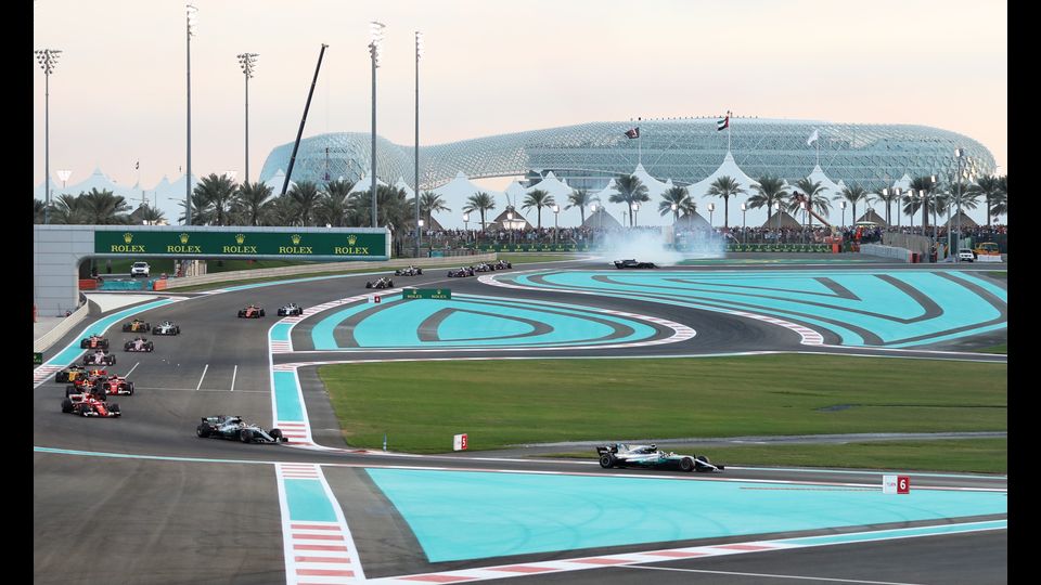Il Gran Premio di Formula 1 di Abu Dhabi sul circuito di Yas Marina si chiude con la vittoria di Bottas davanti a Hamilton, chiude il podio Vettel. 26 novembre 2017