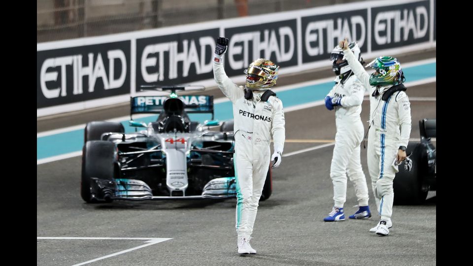 Il Gran Premio di Formula 1 di Abu Dhabi sul circuito di Yas Marina si chiude con la vittoria di Bottas davanti a Hamilton, chiude il podio Vettel. 26 novembre 2017