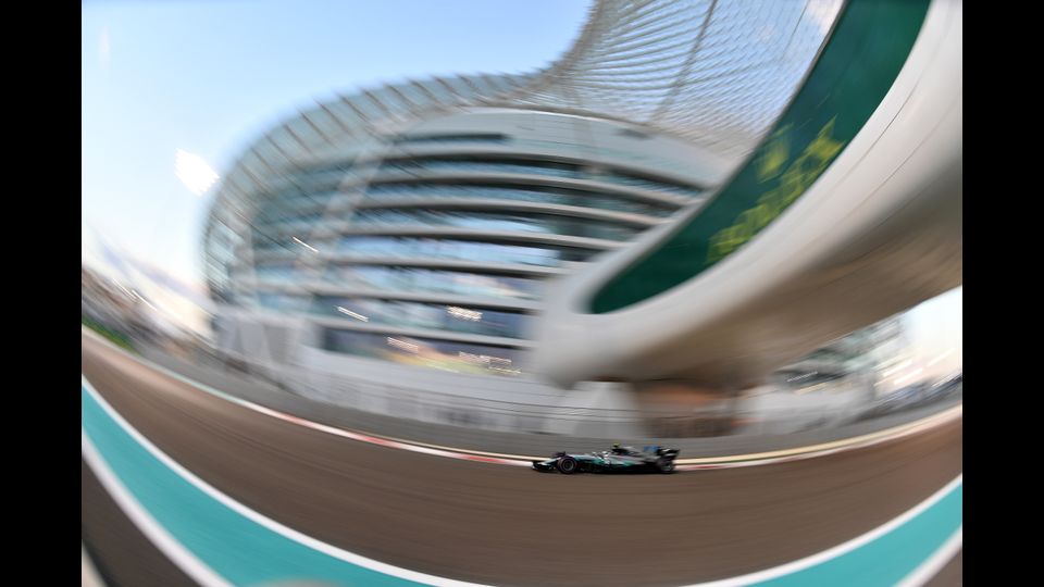 Il Gran Premio di Formula 1 di Abu Dhabi sul circuito di Yas Marina si chiude con la vittoria di Bottas davanti a Hamilton, chiude il podio Vettel. 26 novembre 2017