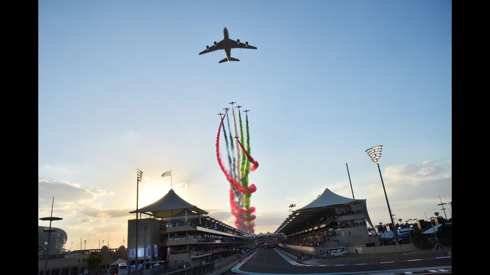 Il Gran Premio di Formula 1 di Abu Dhabi sul circuito di Yas Marina si chiude con la vittoria di Bottas davanti a Hamilton, chiude il podio Vettel. 26 novembre 2017
