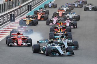 Il Gran Premio di Formula 1 di Abu Dhabi sul circuito di Yas Marina si chiude con la vittoria di Bottas davanti a Hamilton, chiude il podio Vettel. 26 novembre 2017