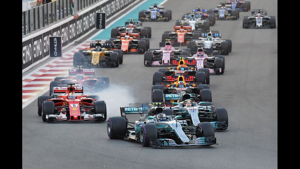 Il Gran Premio di Formula 1 di Abu Dhabi sul circuito di Yas Marina si chiude con la vittoria di Bottas davanti a Hamilton, chiude il podio Vettel. 26 novembre 2017