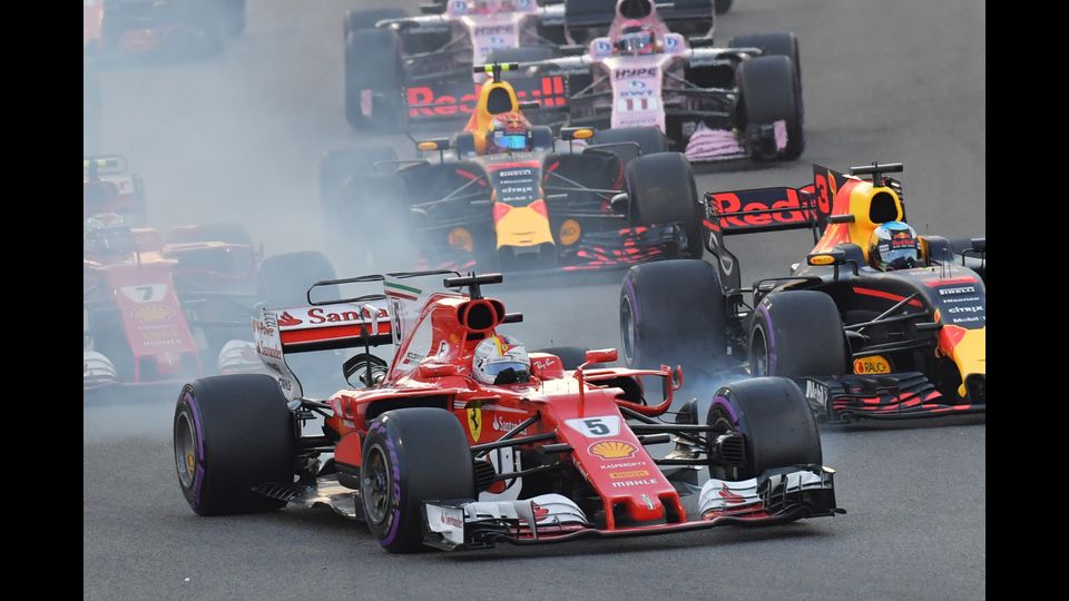 Il Gran Premio di Formula 1 di Abu Dhabi sul circuito di Yas Marina si chiude con la vittoria di Bottas davanti a Hamilton, chiude il podio Vettel. 26 novembre 2017