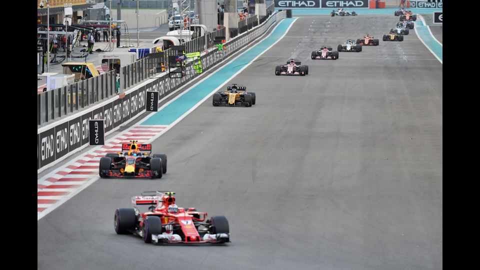 Il Gran Premio di Formula 1 di Abu Dhabi sul circuito di Yas Marina si chiude con la vittoria di Bottas davanti a Hamilton, chiude il podio Vettel. 26 novembre 2017