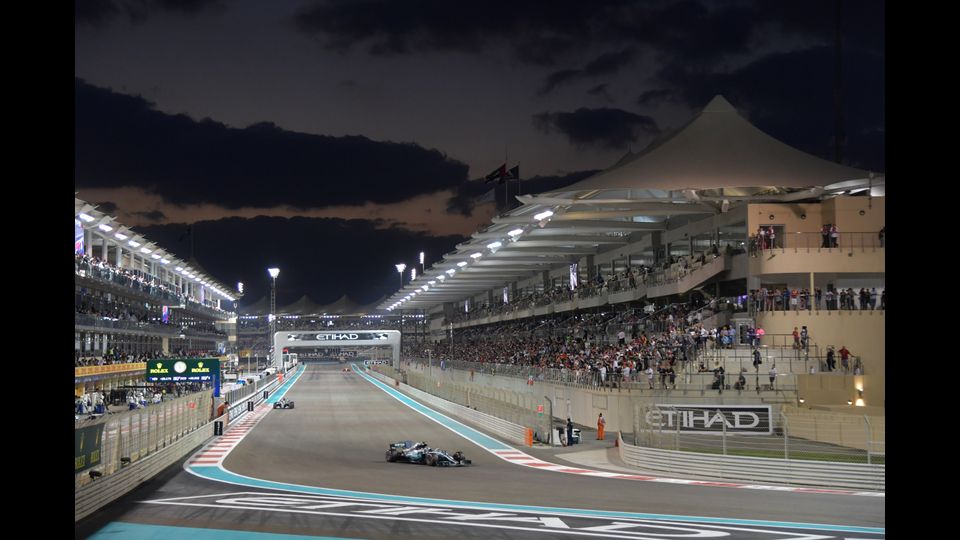 Il Gran Premio di Formula 1 di Abu Dhabi sul circuito di Yas Marina si chiude con la vittoria di Bottas davanti a Hamilton, chiude il podio Vettel. 26 novembre 2017