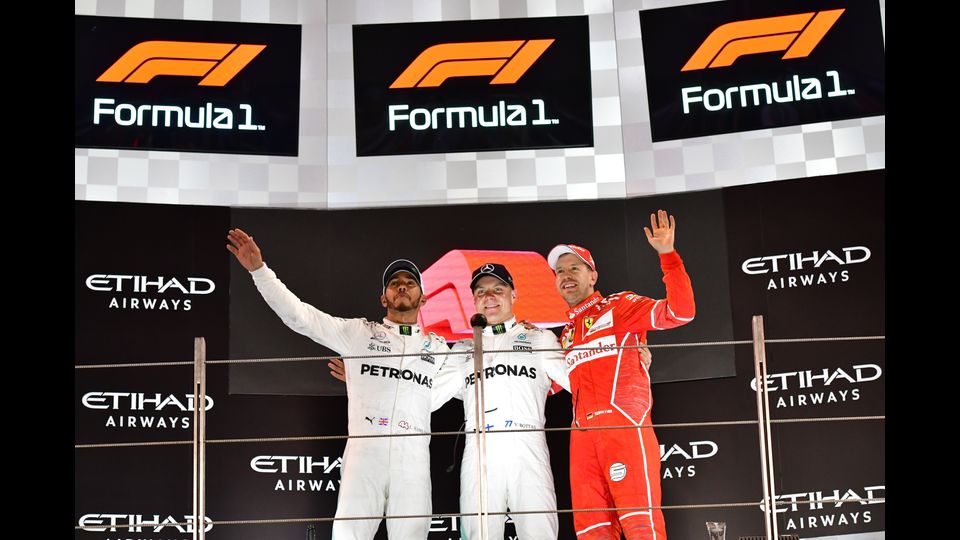 Il Gran Premio di Formula 1 di Abu Dhabi sul circuito di Yas Marina si chiude con la vittoria di Bottas davanti a Hamilton, chiude il podio Vettel. 26 novembre 2017