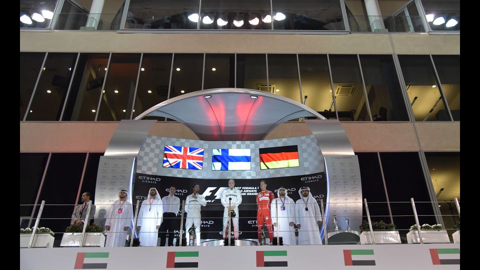 Il Gran Premio di Formula 1 di Abu Dhabi sul circuito di Yas Marina si chiude con la vittoria di Bottas davanti a Hamilton, chiude il podio Vettel. 26 novembre 2017